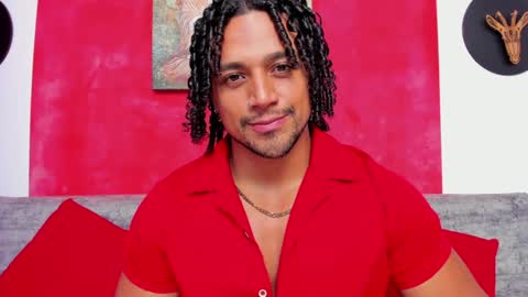 Snapshot of mike_estevess chatting on 28, 12, 2024 online show from 28, 12, 2024