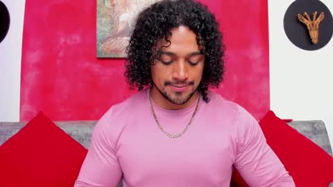 Snapshot of mike_estevess chatting on 5, 1, 2025 online show from 5, 1, 2025