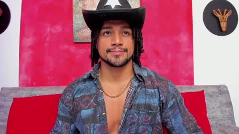 Snapshot of mike_estevess chatting on 11, 1, 2025 online show from 11, 1, 2025