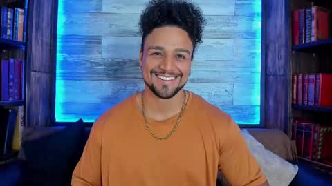 Snapshot of mike_estevess chatting on 7, 3, 2025 online show from 7, 3, 2025