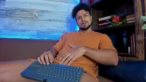 Snapshot of mike_estevess chatting on 7, 3, 2025 online show from 7, 3, 2025