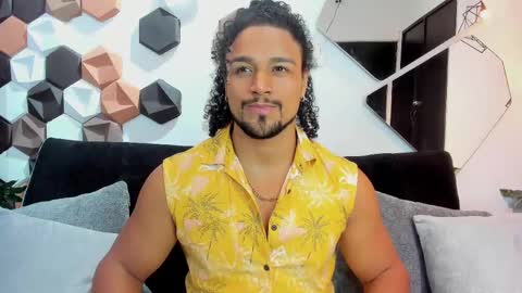 Snapshot of mike_estevess chatting on 8, 3, 2025 online show from 8, 3, 2025