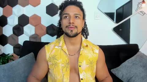 Snapshot of mike_estevess chatting on 8, 3, 2025 online show from 8, 3, 2025