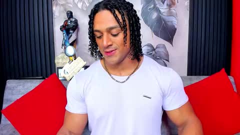 Snapshot of mike_estevess chatting on 30, 9, 2025 online show from 30, 9, 2025