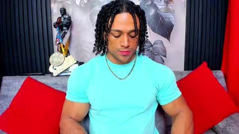 Snapshot of mike_estevess chatting on 13, 10, 2025 online show from 13, 10, 2025