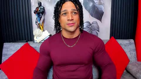 Snapshot of mike_estevess chatting on 18, 10, 2025 online show from 18, 10, 2025