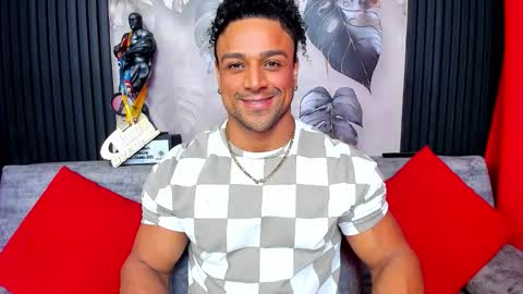 Snapshot of mike_estevess chatting on 26, 10, 2025 online show from 26, 10, 2025