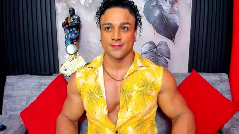 Snapshot of mike_estevess chatting on 11, 11, 2025 online show from 11, 11, 2025