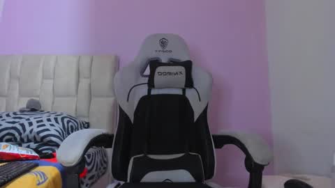 Snapshot of mikebradley15 chatting on 8, 1, 2026 mikebradley15 online show from 8, 1, 2026