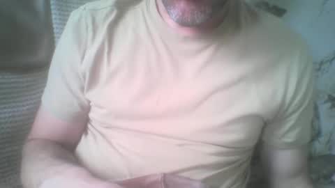 Snapshot of mikehockishuge9 chatting on 2, 11, 2025 mikehockishuge9 online show from 2, 11, 2025