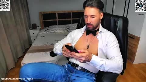 Snapshot of mikestrip chatting on 24, 4, 2026 Mike online show from 24, 4, 2026