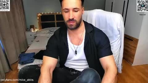 Snapshot of mikestrip chatting on 29, 4, 2026 Mike online show from 29, 4, 2026