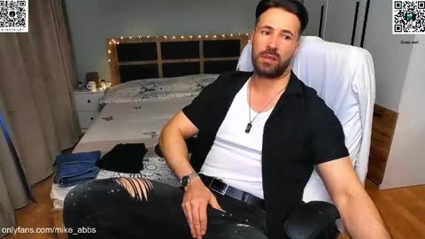 Snapshot of mikestrip chatting on 29, 4, 2026 Mike online show from 29, 4, 2026