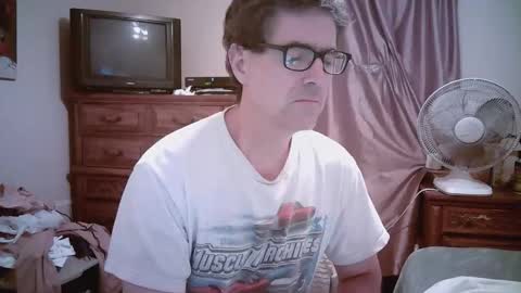 Snapshot of mikewulds chatting on 21, 5, 2026 Mike online show from 21, 5, 2026
