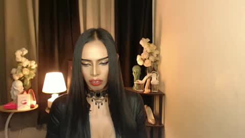 Mistress MikeyAlawi online show from 24, 1, 2025