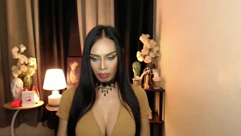 Mistress MikeyAlawi online show from 2, 2, 2025
