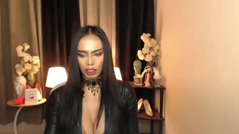 Mistress MikeyAlawi online show from 3, 2, 2025