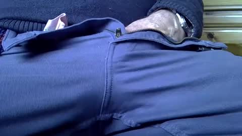 Snapshot of mikeybed chatting on 10, 12, 2024 mikeybed online show from 10, 12, 2024