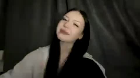 Snapshot of mikiklippel chatting on 27, 5, 2026 Mia online show from 27, 5, 2026
