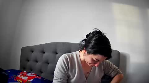 Snapshot of mikyloveu chatting on 18, 12, 2024 Mikyloveu online show from 18, 12, 2024