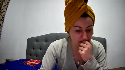 Snapshot of mikyloveu chatting on 23, 12, 2024 Mikyloveu online show from 23, 12, 2024