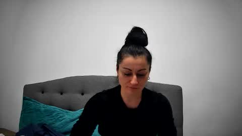 Mikyloveu online show from 15, 10, 2025