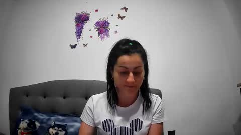 Mikyloveu online show from 10, 6, 2026