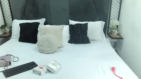 Snapshot of mila_adamss chatting on 18, 12, 2024 mila_adamss online show from 18, 12, 2024
