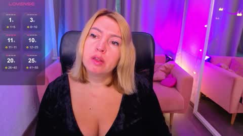 Snapshot of mila_blush_ chatting on 10, 10, 2025 mila_blush_ online show from 10, 10, 2025