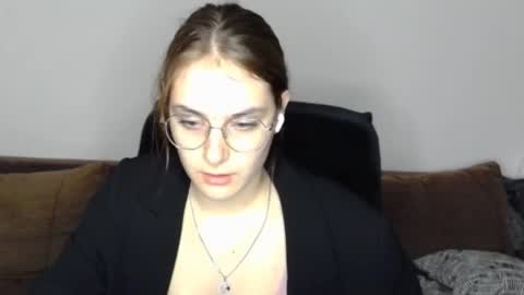 Snapshot of mila_keyy chatting on 6, 11, 2025 mila_keyy online show from 6, 11, 2025