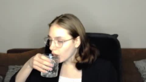 Snapshot of mila_keyy chatting on 13, 12, 2025 mila_keyy online show from 13, 12, 2025