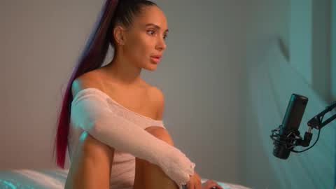 mila may  online show from 21, 9, 2025