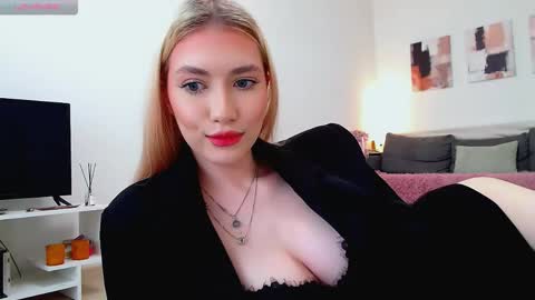 Snapshot of mila_nowak chatting on 7, 5, 2026 mila nowak online show from 7, 5, 2026