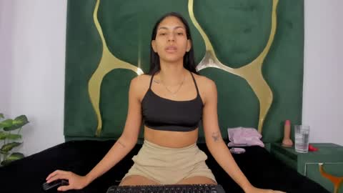 mila_petiteasm online show from 20, 6, 2026