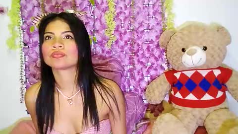 Snapshot of mila_rey25_ chatting on 11, 4, 2026 laura online show from 11, 4, 2026
