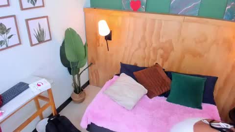 Snapshot of mila_samy chatting on 1, 10, 2025 Mila and samy online show from 1, 10, 2025
