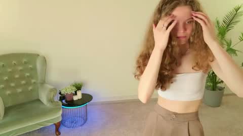 Snapshot of mila_stain chatting on 22, 5, 2026 Mila online show from 22, 5, 2026