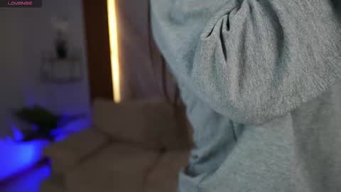 milacrave online show from 2, 12, 2025