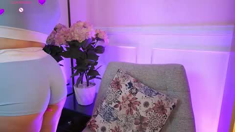 milacrave online show from 11, 3, 2026