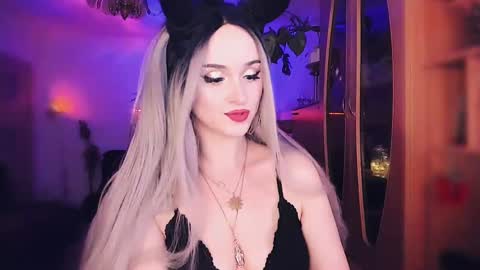 Snapshot of miladyjolie chatting on 6, 3, 2025 MiladyJolie online show from 6, 3, 2025