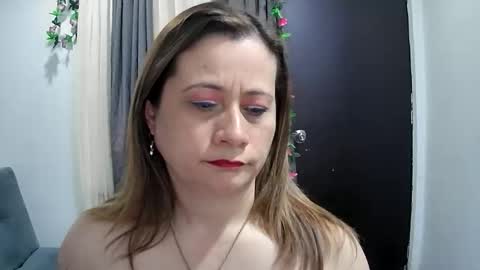 Snapshot of milagros_latin chatting on 21, 10, 2025 milagros_latin online show from 21, 10, 2025