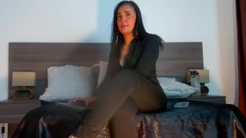 mila online show from 4, 12, 2025