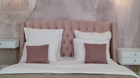 Snapshot of milaleoneli chatting on 13, 9, 2025 milaleoneli online show from 13, 9, 2025