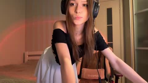 Snapshot of milamiuu chatting on 9, 7, 2026 milamiuu online show from 9, 7, 2026