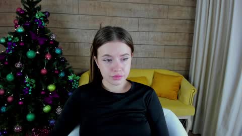 Snapshot of milanabalmain chatting on 12, 12, 2024 MilanaBalmain online show from 12, 12, 2024