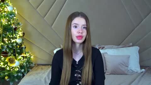 Snapshot of milanabalmain chatting on 15, 12, 2024 MilanaBalmain online show from 15, 12, 2024