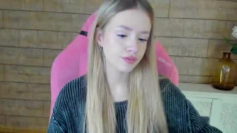 Snapshot of milanabalmain chatting on 4, 10, 2025 MilanaBalmain online show from 4, 10, 2025