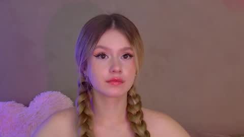 Snapshot of milanabalmain chatting on 8, 10, 2025 MilanaBalmain online show from 8, 10, 2025