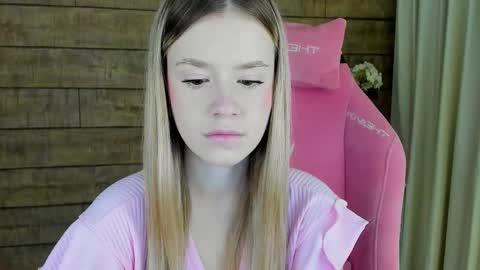 Snapshot of milanabalmain chatting on 11, 10, 2025 MilanaBalmain online show from 11, 10, 2025