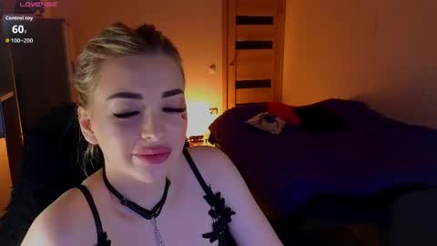 Snapshot of milanafox_ chatting on 9, 5, 2026 Lana online show from 9, 5, 2026